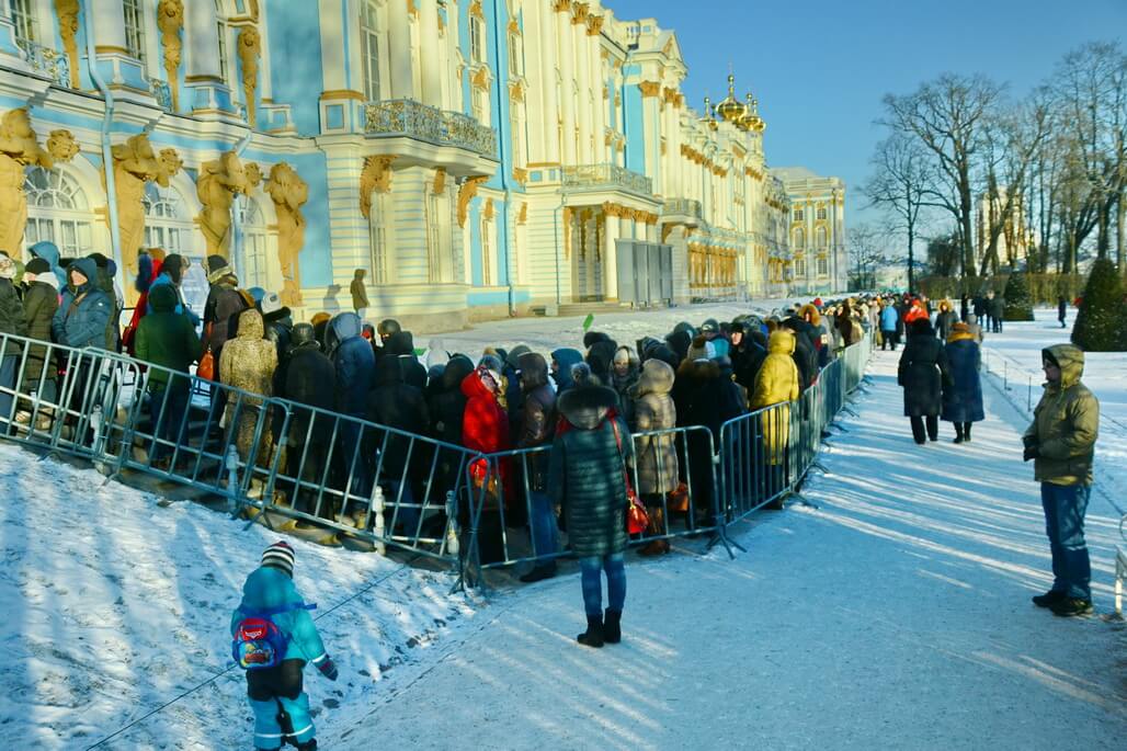 the queue at the Catherine`s Palace