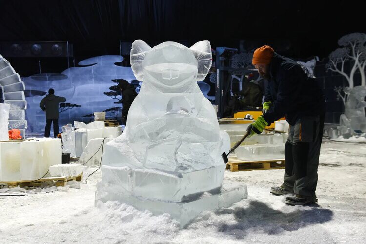 Preparing for Ice Sculpture Festival